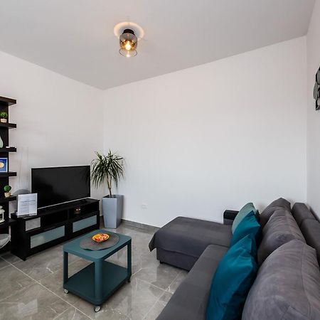 Apartmani Ujakovic Kaštela エクステリア 写真