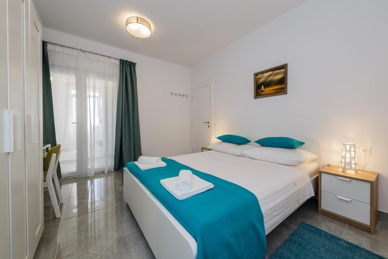 Apartmani Ujakovic Kaštela エクステリア 写真