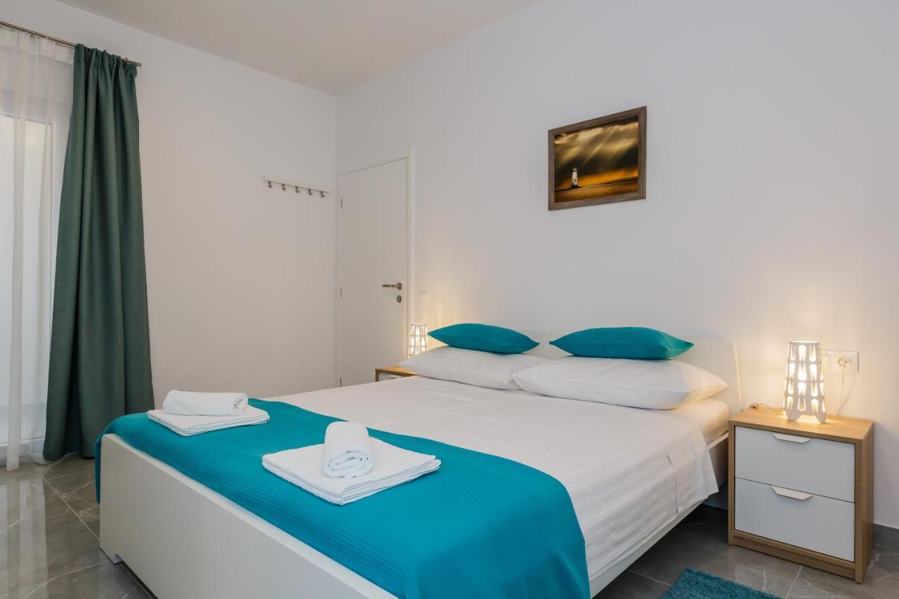 Apartmani Ujakovic Kaštela エクステリア 写真