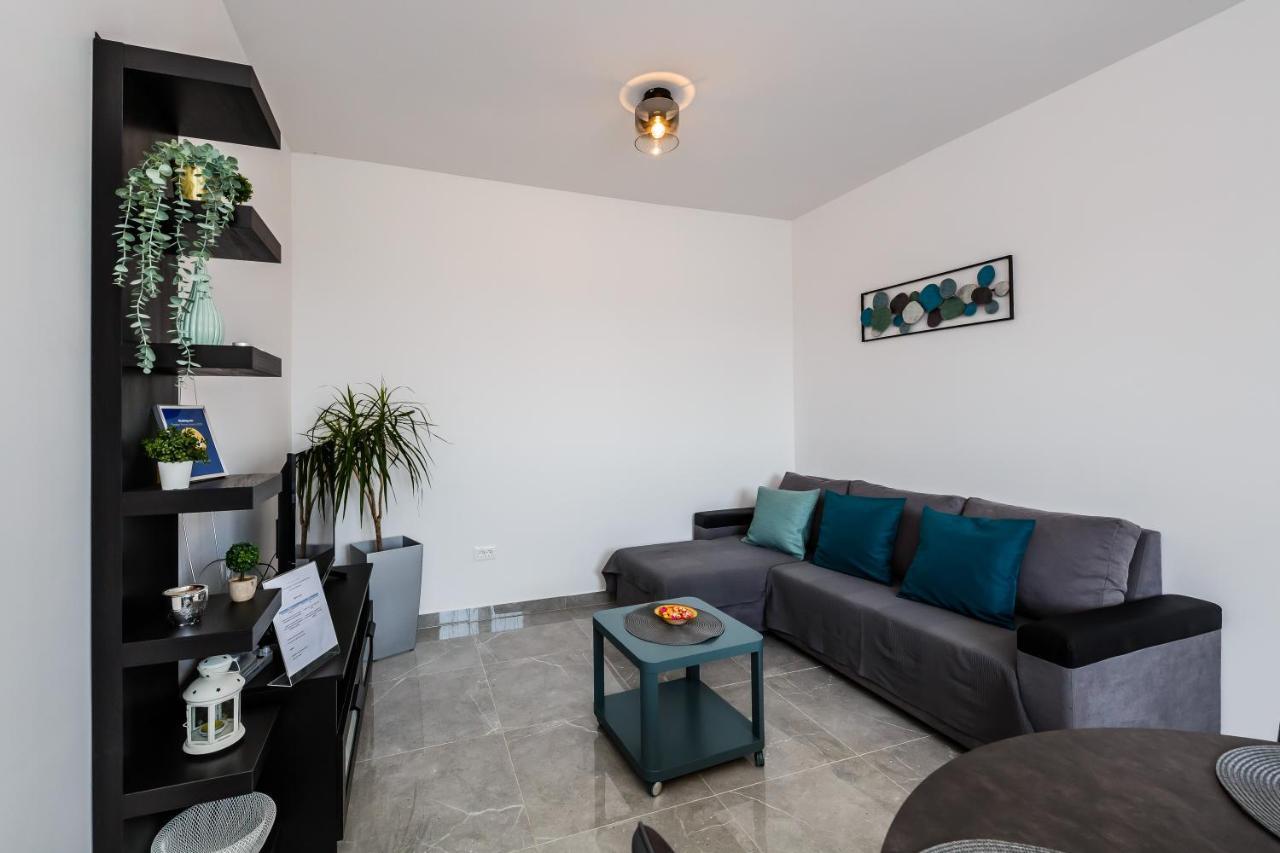 Apartmani Ujakovic Kaštela エクステリア 写真
