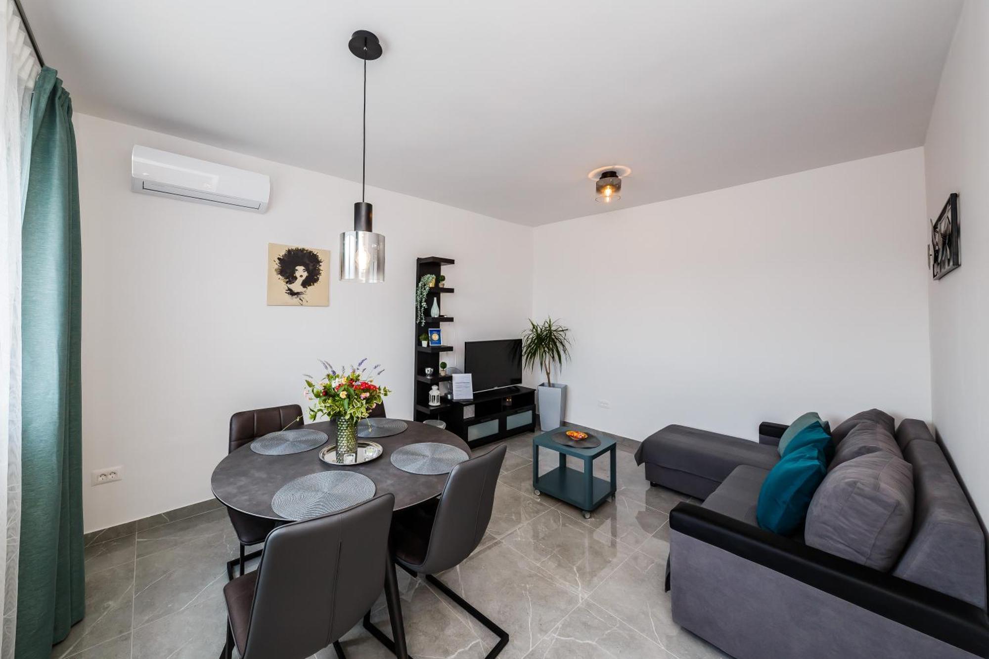 Apartmani Ujakovic Kaštela エクステリア 写真