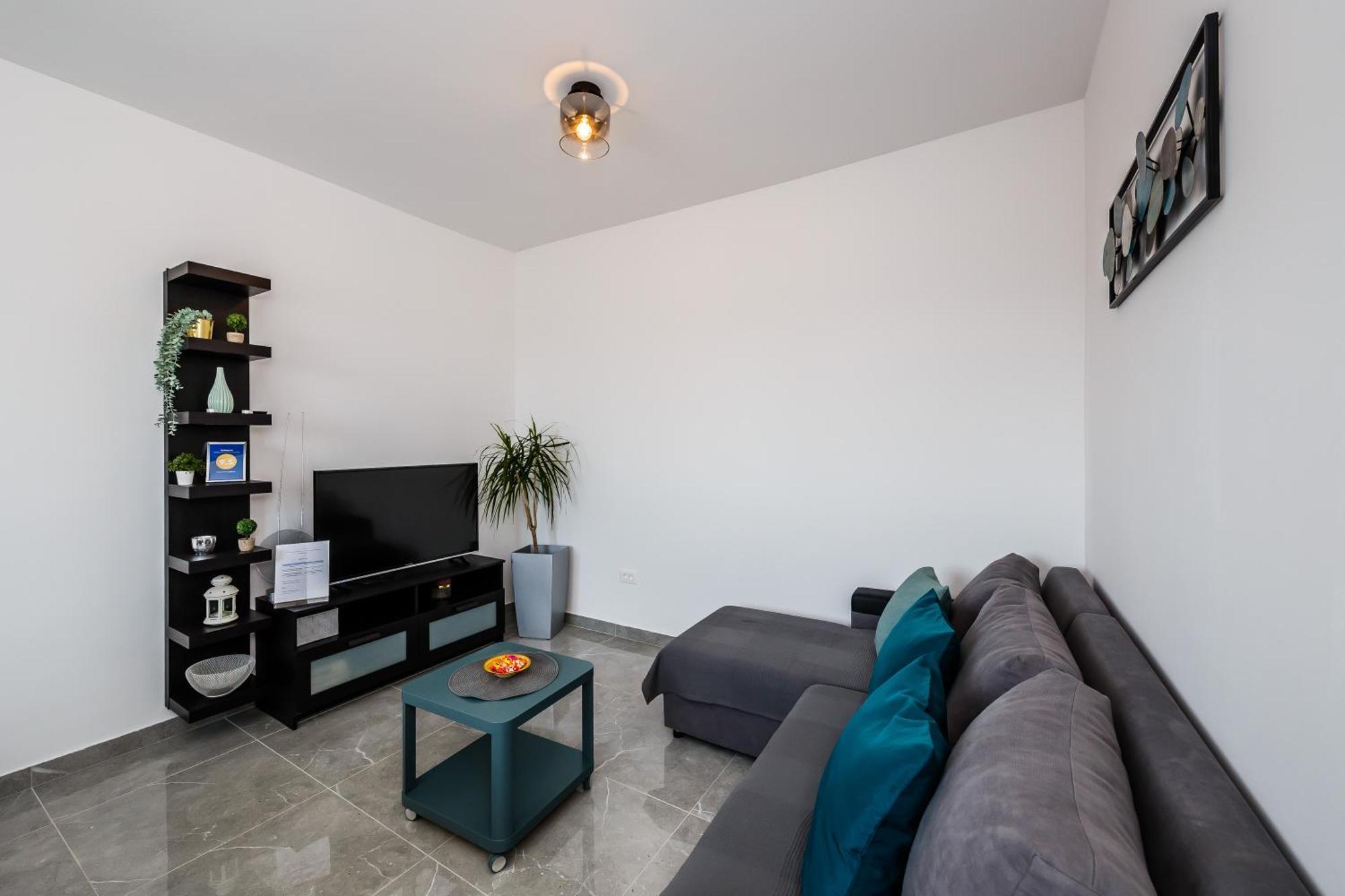 Apartmani Ujakovic Kaštela エクステリア 写真