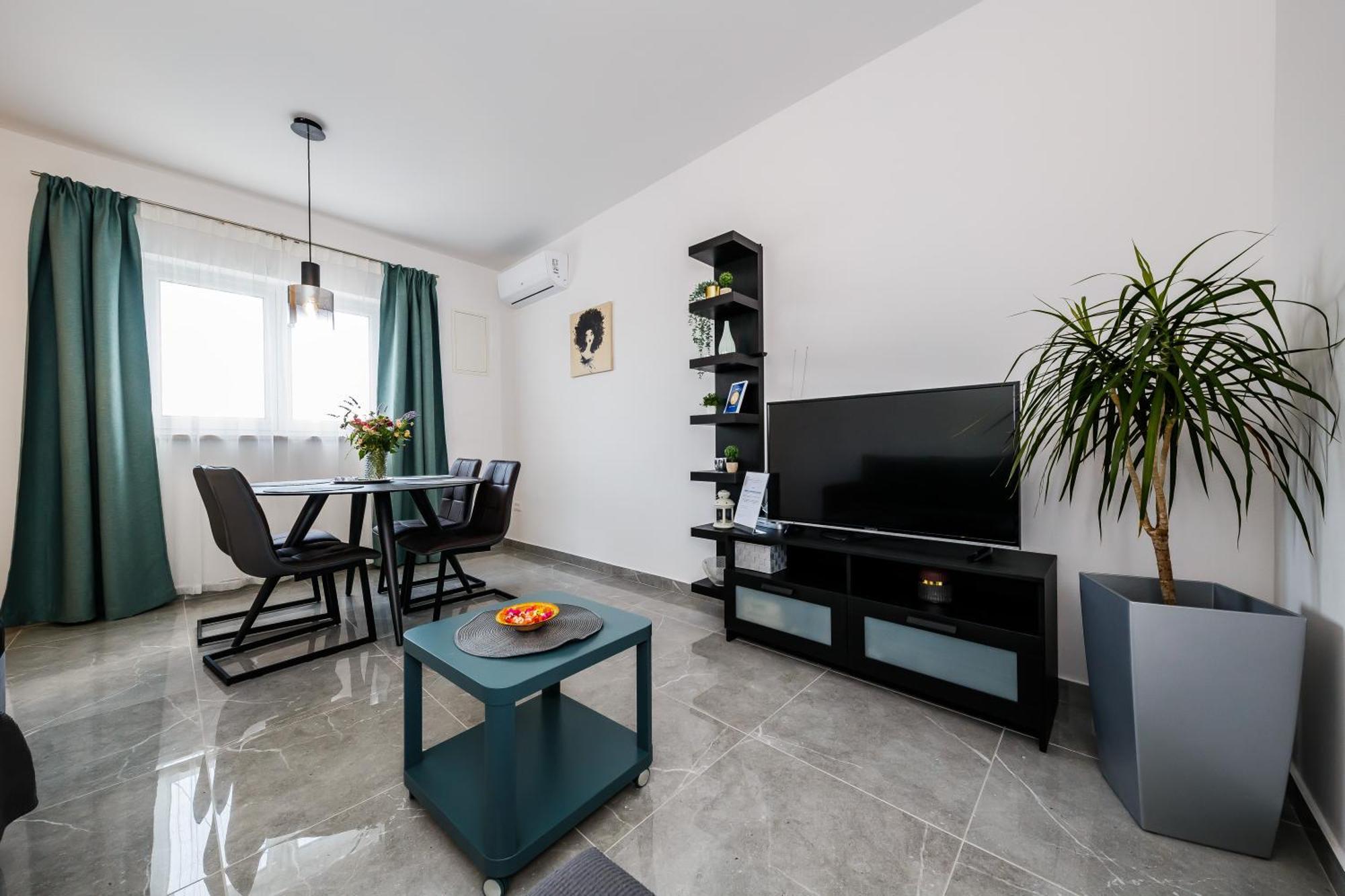 Apartmani Ujakovic Kaštela エクステリア 写真