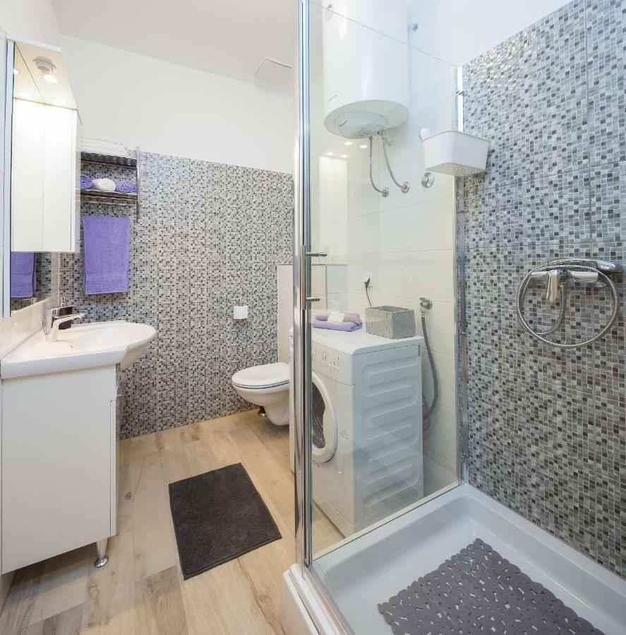 Apartmani Ujakovic Kaštela エクステリア 写真