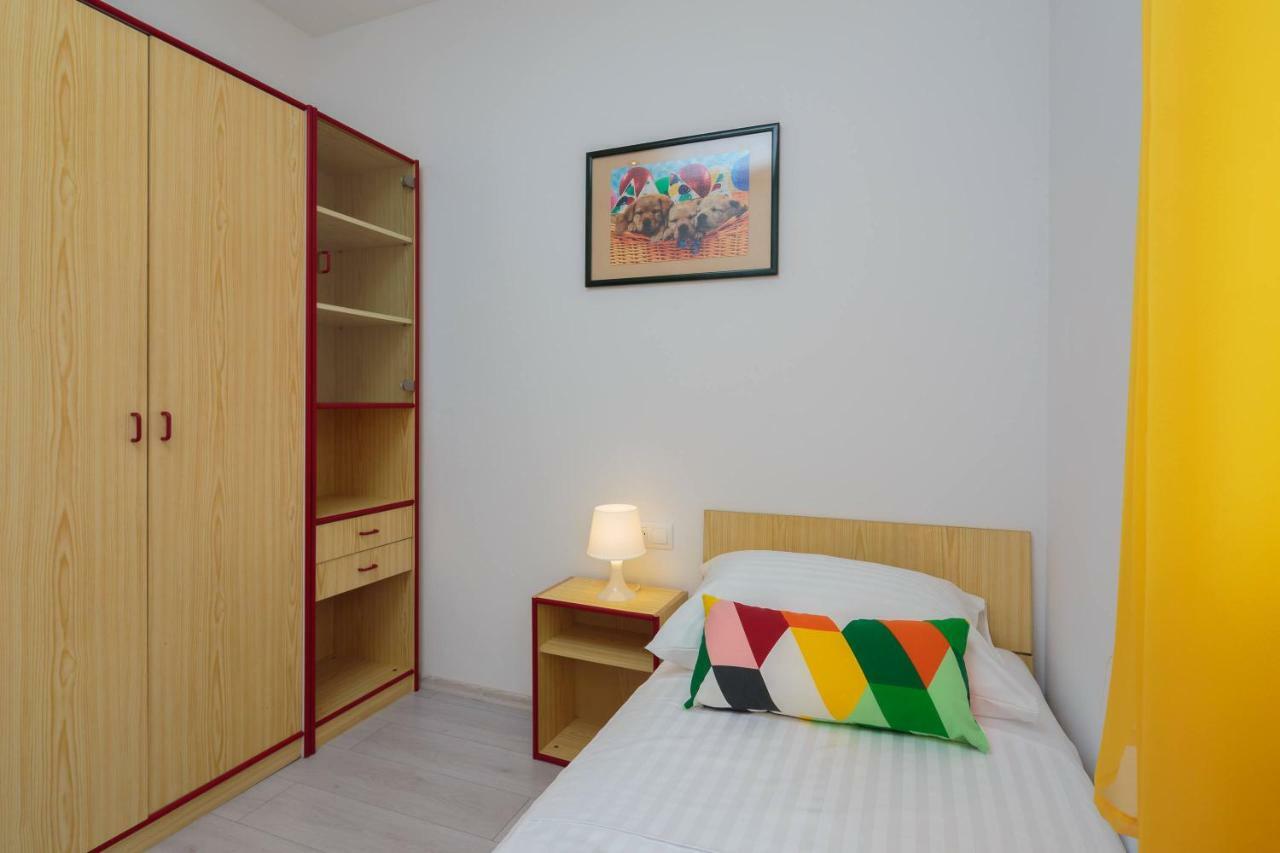 Apartmani Ujakovic Kaštela エクステリア 写真