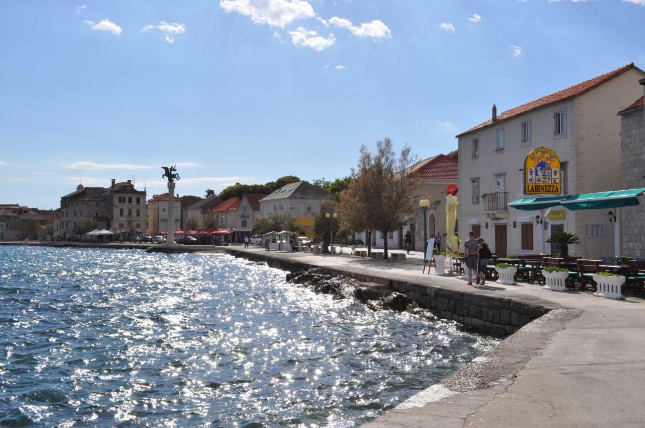 Apartmani Ujakovic Kaštela エクステリア 写真