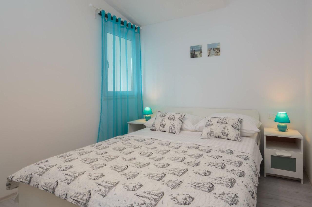 Apartmani Ujakovic Kaštela エクステリア 写真