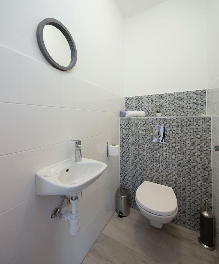 Apartmani Ujakovic Kaštela エクステリア 写真