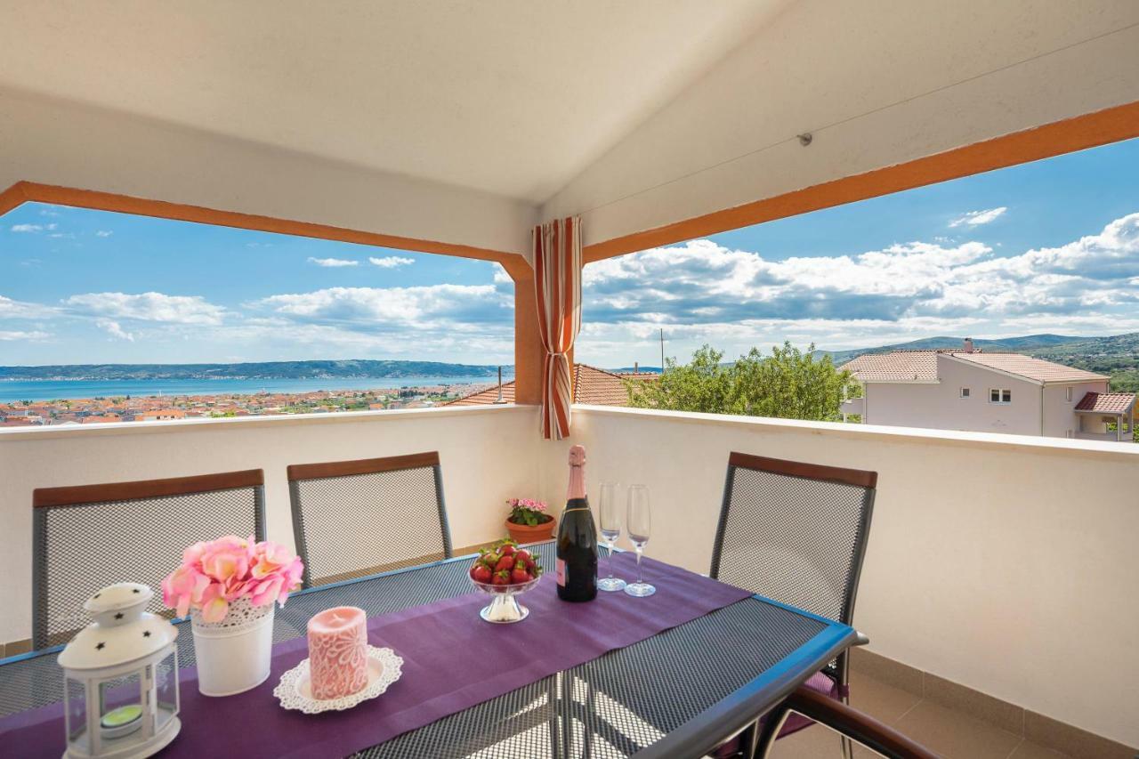 Apartmani Ujakovic Kaštela エクステリア 写真