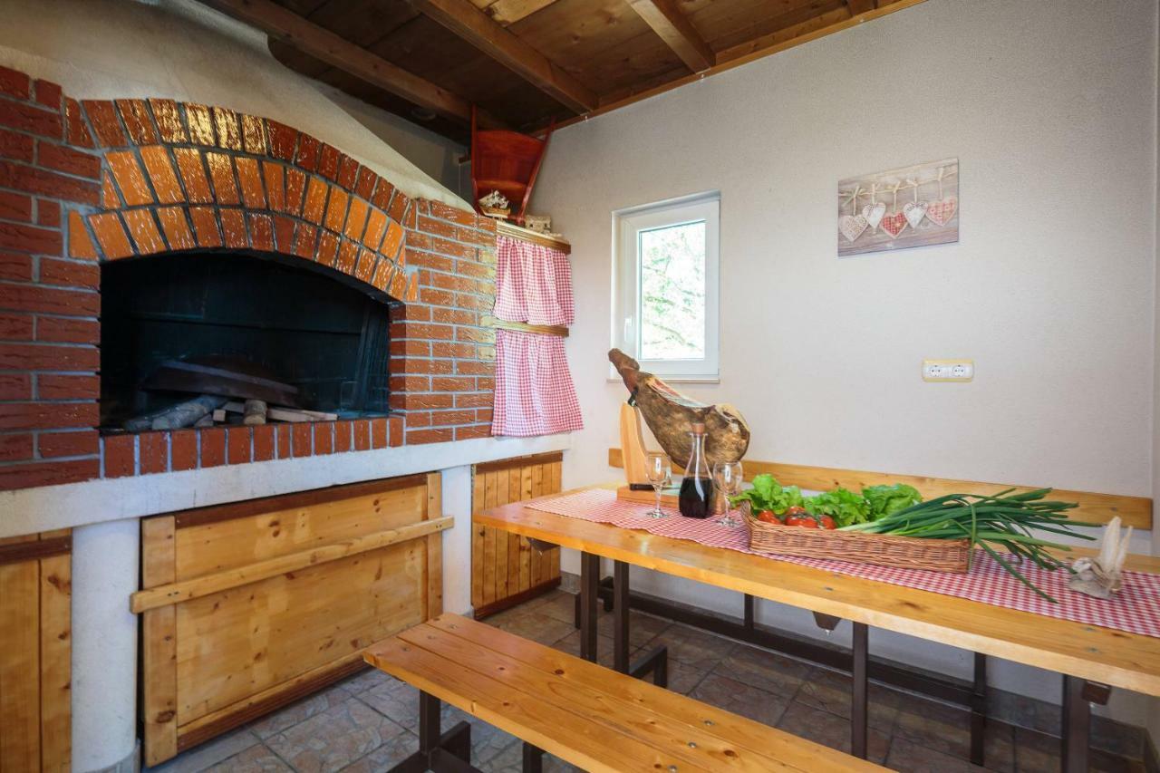 Apartmani Ujakovic Kaštela エクステリア 写真