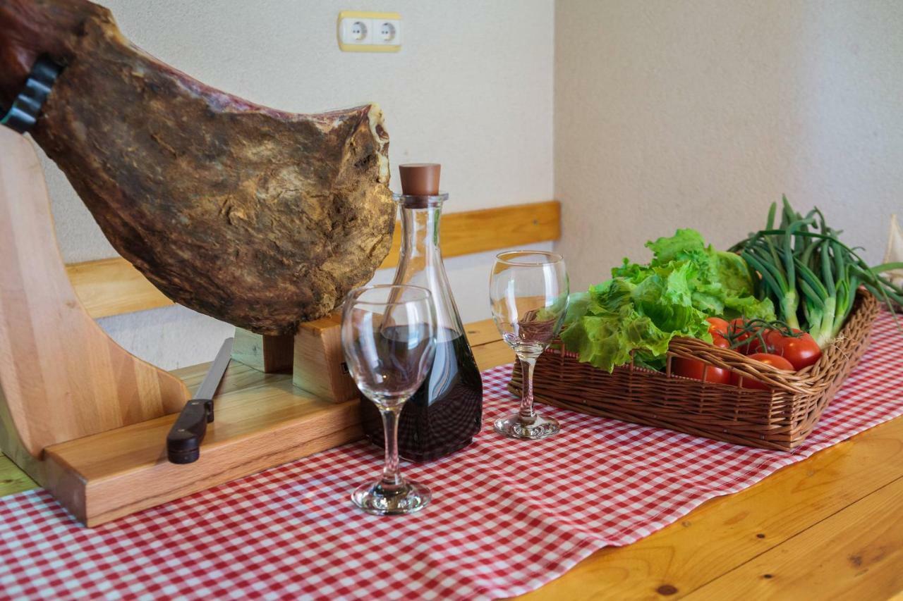 Apartmani Ujakovic Kaštela エクステリア 写真